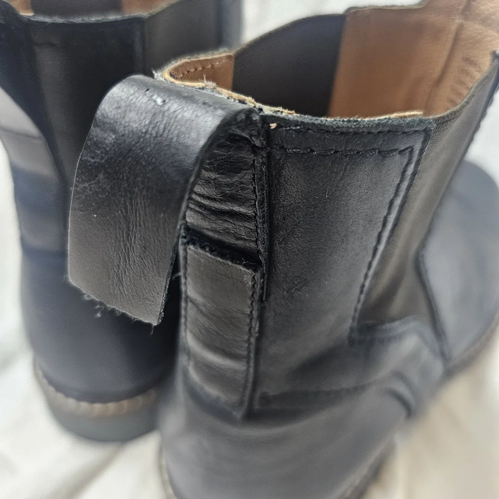OluKai Men's Leather Makaloa Chukka Chelsea Black Boots 8.5 READ DESCR. Flaw‎